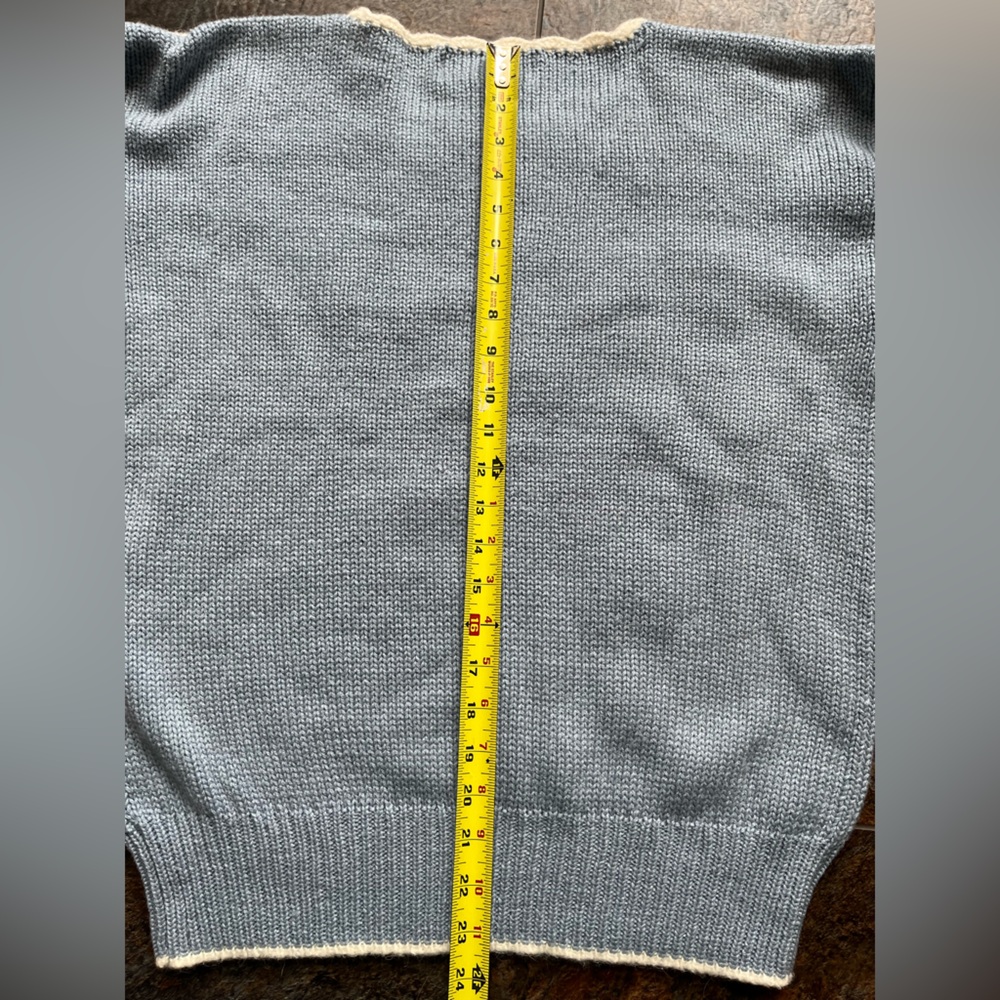 Vintage women’s Dana Scott feminine crew pull over blue cream sweater. Medium - Picture 13 of 14